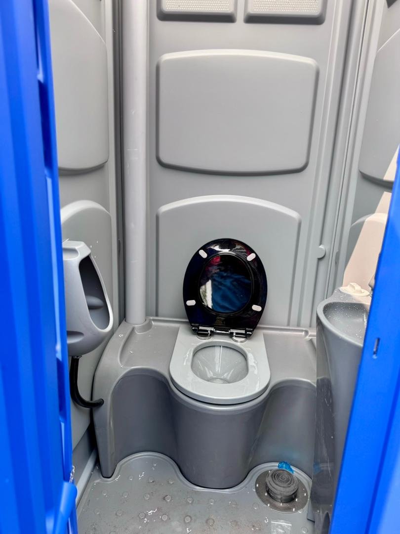 Toilette portable premium VFSERVICES — Cabine spacieuse avec lavabo
